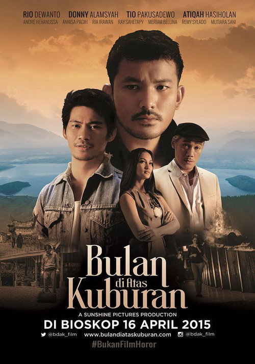 Постер фильма «Bulan di Atas Kuburan»