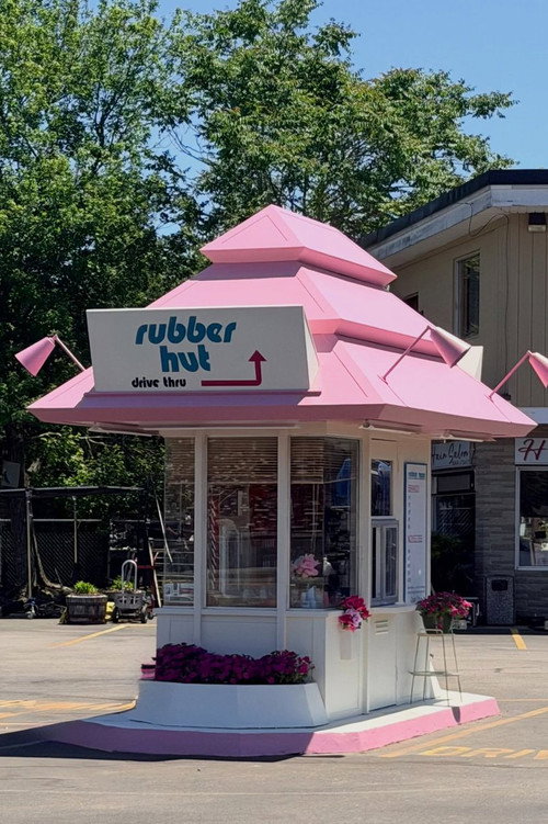 Постер фильма «Rubber Hut»